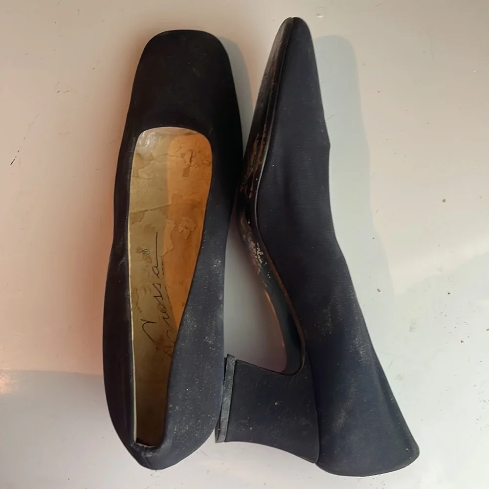 Vintage 1990’s Carissa Heels navy pumps size 7 1/2